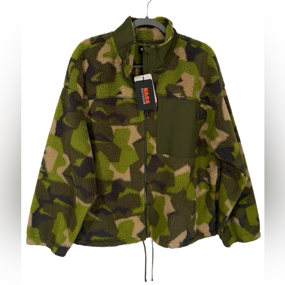 Bass Outdoor Women’s Camo Fleece Front pocket Zipper NWT size XL